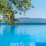 Beachfront Promenada Willa *