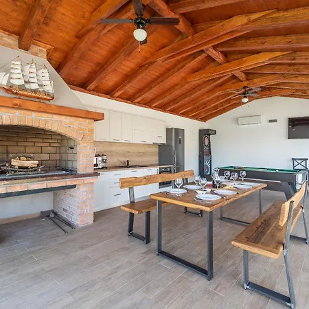 Beachfront Promenada Posedarje