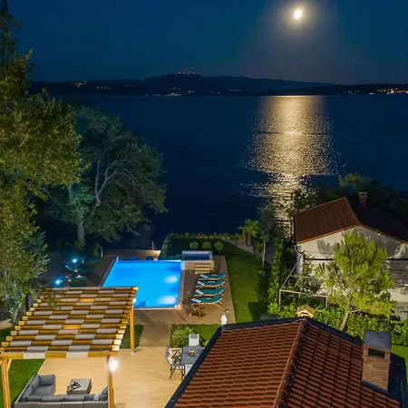 Beachfront Promenada 빌라 *
