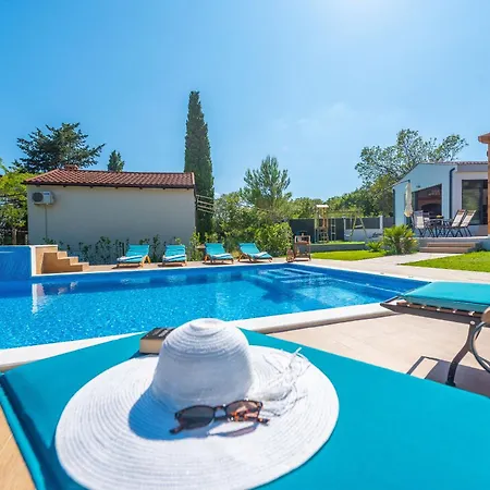 Beachfront Promenada * Posedarje