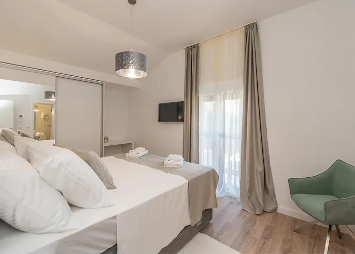 Beachfront Promenada *