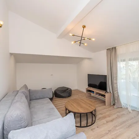 Beachfront Promenada *