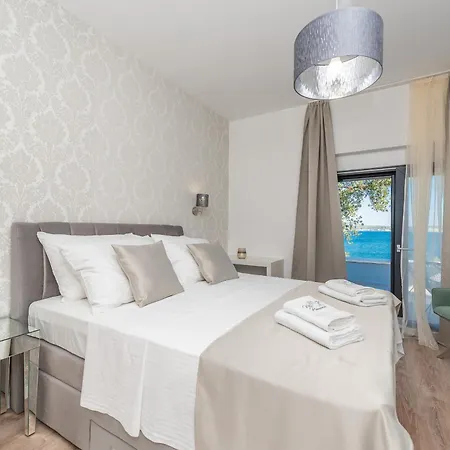 ヴィラ Beachfront Promenada ポセダリェ