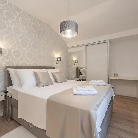 Beachfront Promenada * Posedarje