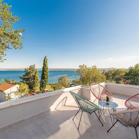 Beachfront Promenada Villa