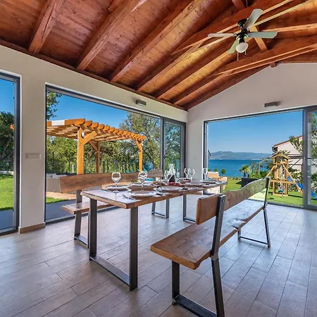 Beachfront Promenada ヴィラ ポセダリェ