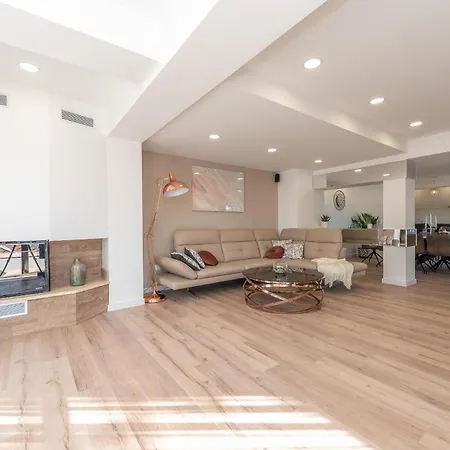 Beachfront Promenada *