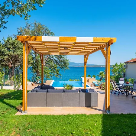 Beachfront Promenada ヴィラ