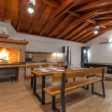 Beachfront Promenada Villa Posedarje