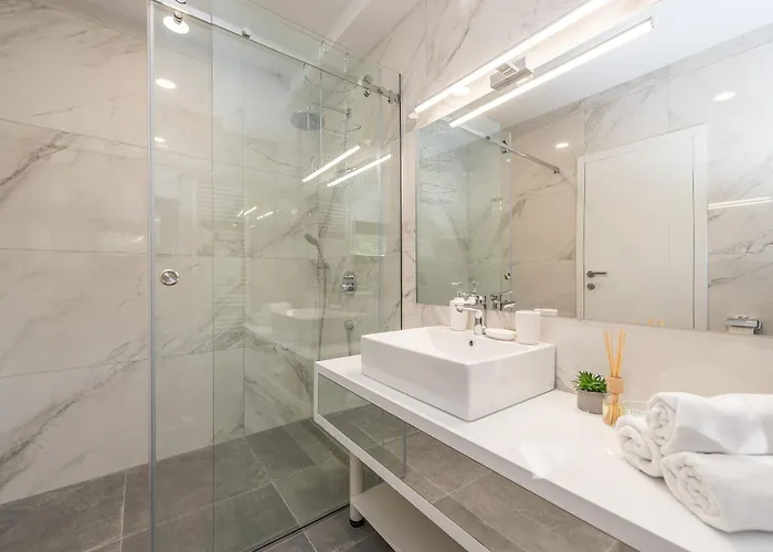 Beachfront Promenada Villa *