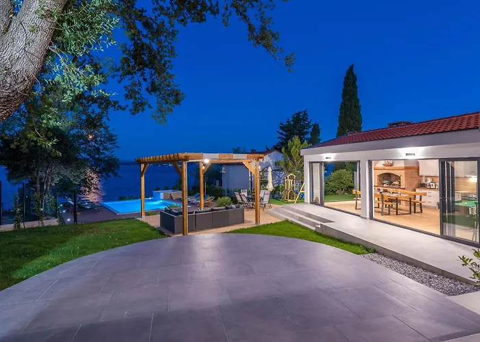 Beachfront Promenada * Posedarje