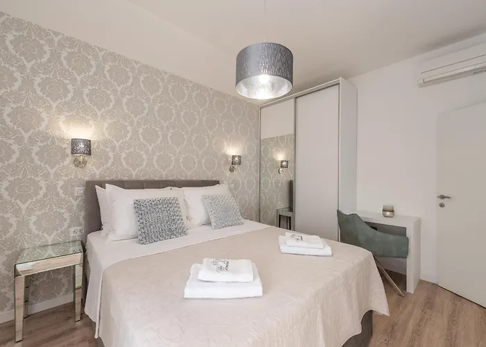 Beachfront Promenada Villa Posedarje