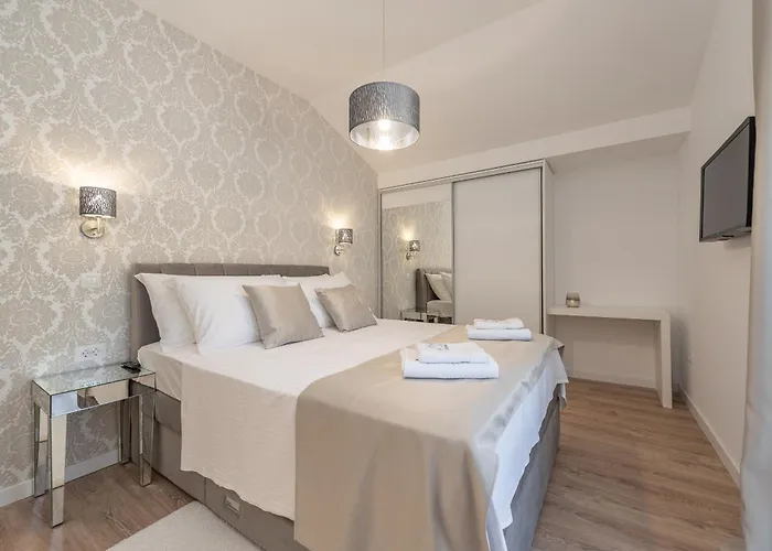 Beachfront Promenada * Posedarje