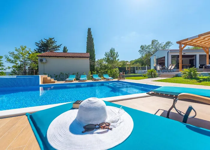 Beachfront Promenada * Posedarje