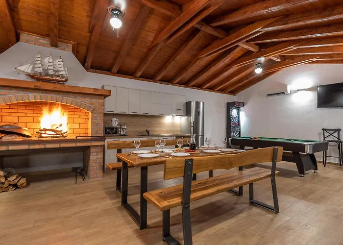 Beachfront Promenada Villa Posedarje