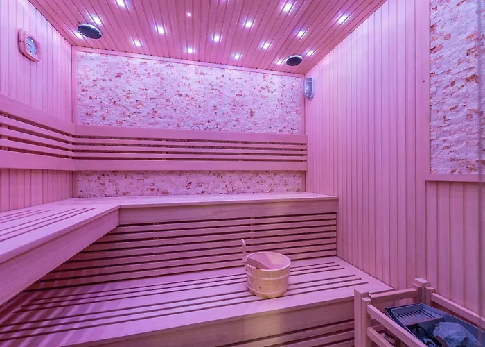 Beachfront Promenada Villa